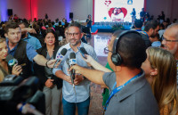 Governador garante instalação de condicionadores de ar em escolas estaduais