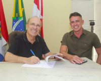 Educação recebe 40% de aumento salarial em 3 anos da gestão Ronaldo Lopes