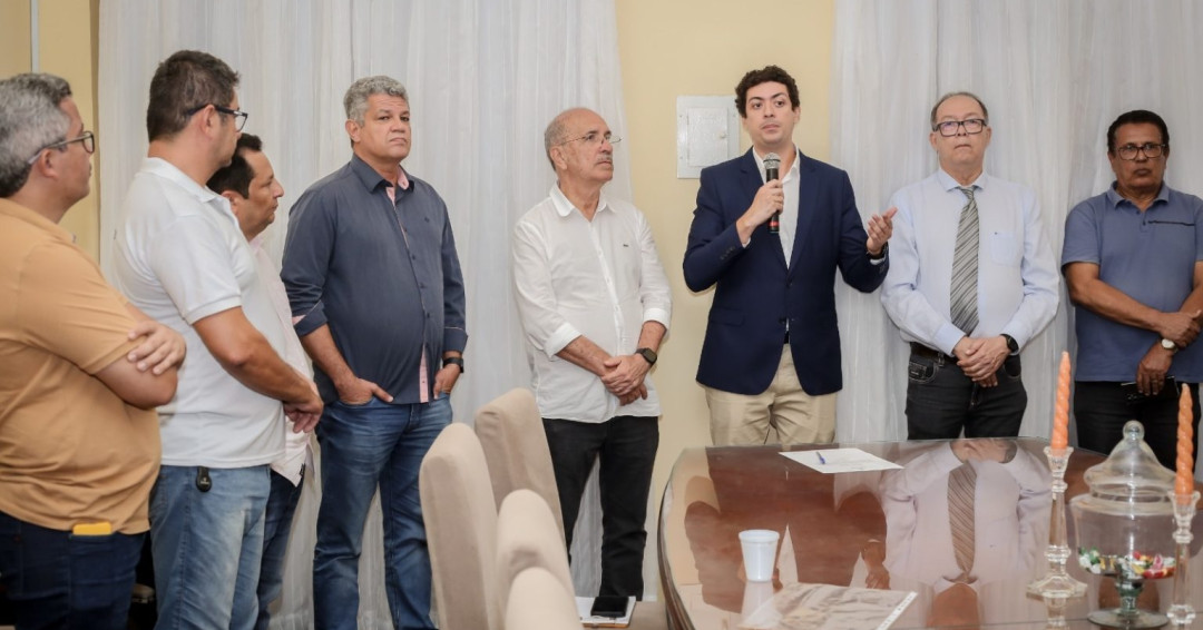 Prefeito Ronaldo Lopes empossa Secretário de Desenvolvimento Econômico, Comércio e Indústria