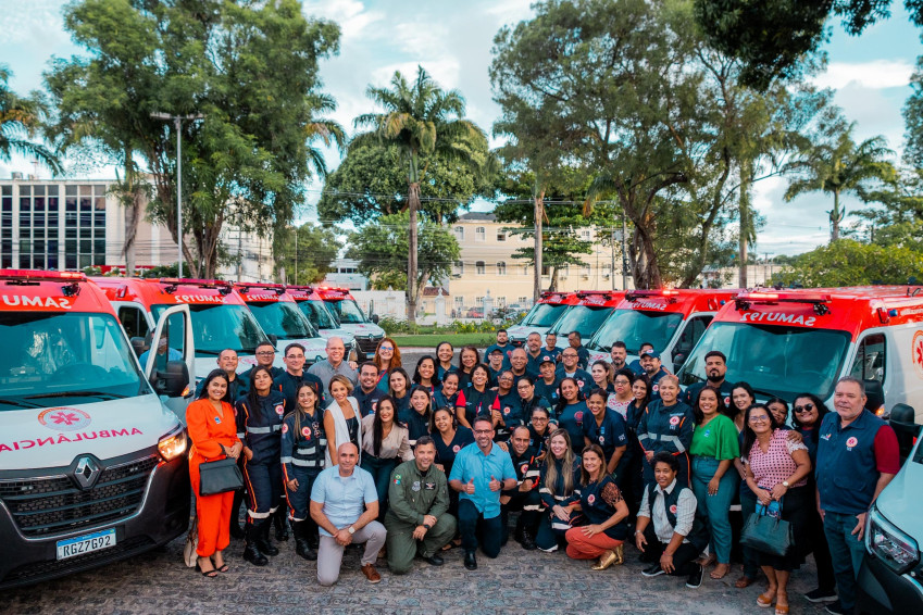 Governador entrega ambulâncias e confirma construção da nova sede do Samu em Maceió