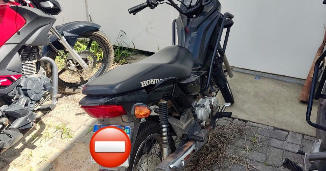 Motocicleta roubada é recuperada em Piaçabuçu após abordagem policial