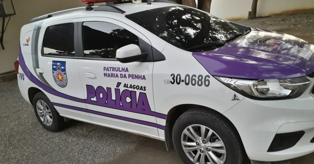 Homem é amarrado por populares após ameaçar e tentar invadir casa da ex-mulher em Penedo