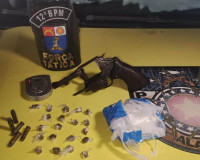 Polícia Militar apreende 19 armas de fogo e mais de 18 quilos de drogas em uma semana