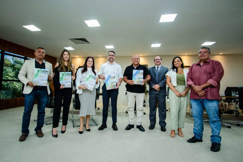 Governo de Alagoas entrega planos diretores de Barra de Santo Antônio e Milagres