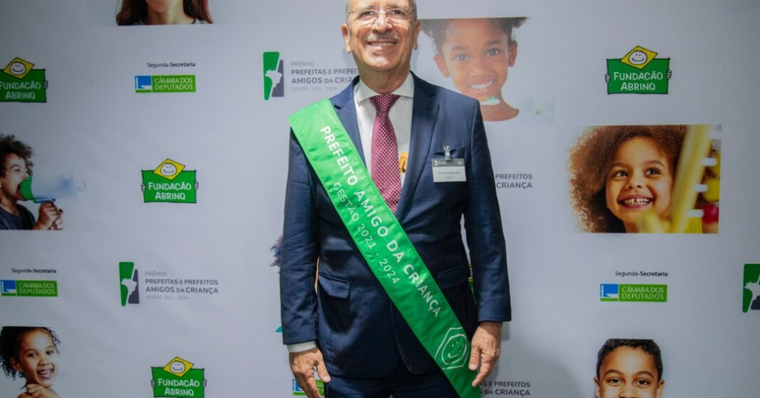 Ronaldo Lopes recebe Prêmio Prefeito Amigo da Criança promovido pela Fundação Abrinq