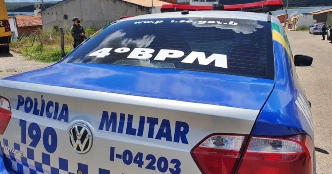 Polícia Militar prende trio suspeito de tráfico ilícito de drogas em Canindé de São Francisco