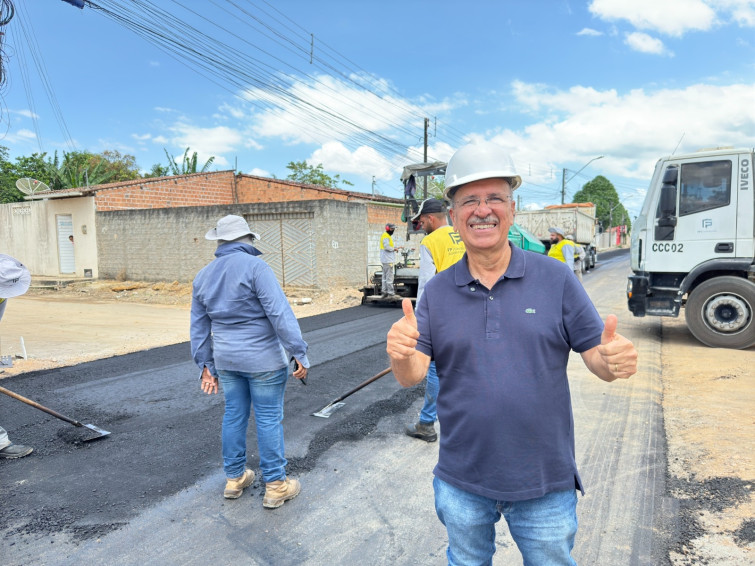 Ronaldo Lopes acompanha avanço das obras de pavimentação com asfalto em Penedo