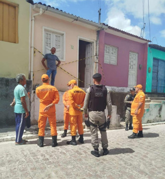 Homem é encontrado morto dentro de casa da Rua 15 de Novembro, em Penedo