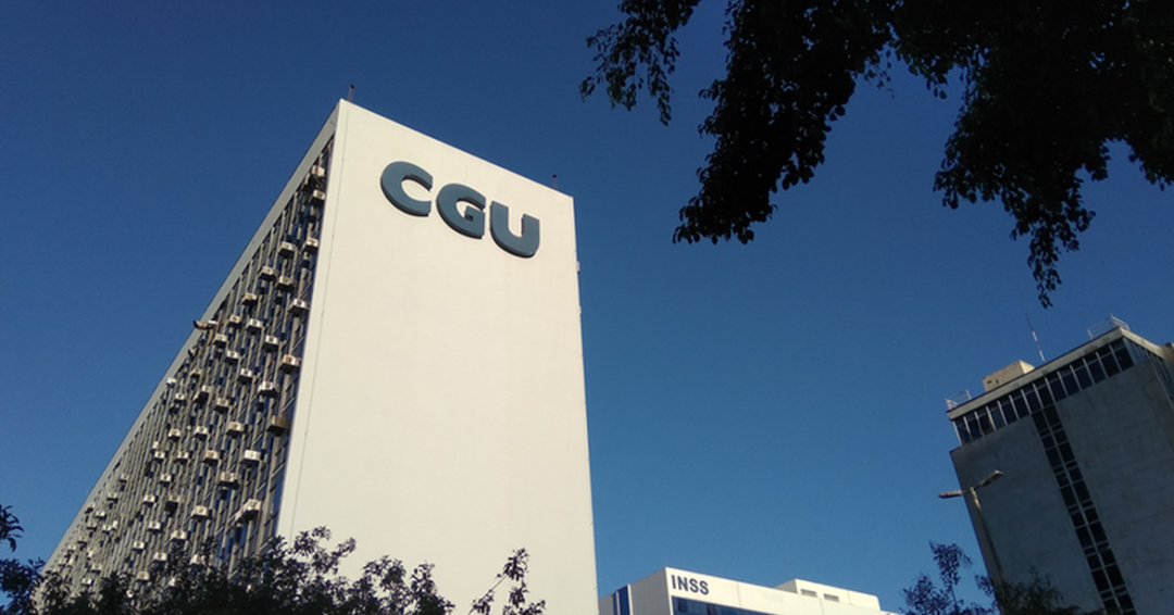 CGU decide retirar sigilo de cartão de vacina de Jair Bolsonaro