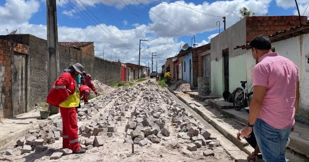 Prefeitura de Penedo amplia investimento em pavimentação de ruas