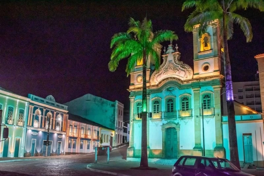 Centro Histórico de Penedo ganha iluminação que destaca casario colonial