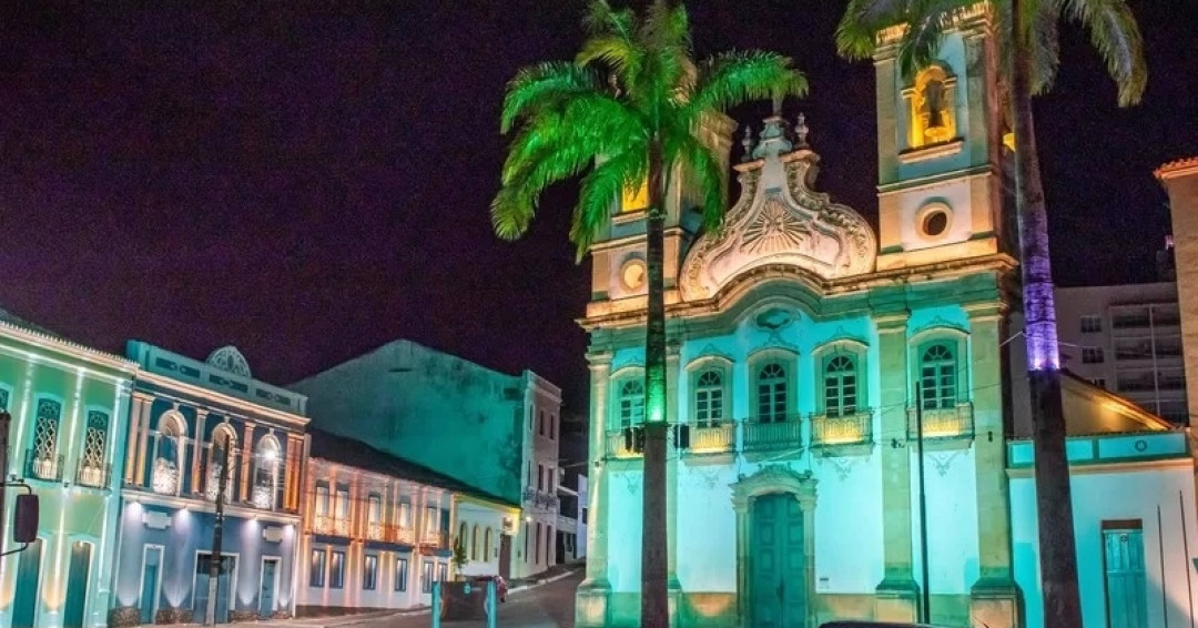 Centro Histórico de Penedo ganha iluminação que destaca casario colonial