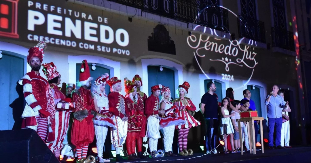 Prefeito Ronaldo Lopes abre programação do Penedo Luz 2024