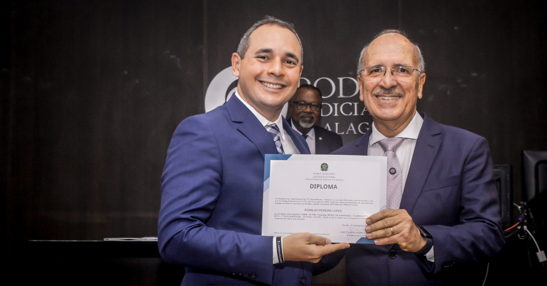 Justiça eleitoral diploma Prefeito Ronaldo Lopes, Vice-Prefeito Valdinho Monteiro e vereadores de Penedo