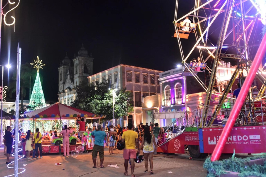 Vila Mágica: Roda gigante e carrossel gratuitos para toda família no Penedo Luz