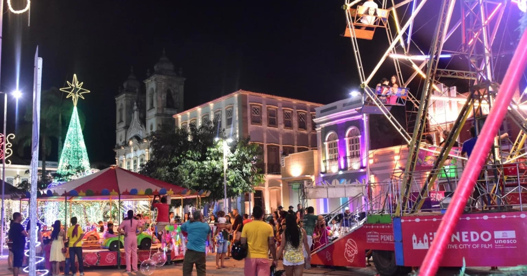 Vila Mágica: Roda gigante e carrossel gratuitos para toda família no Penedo Luz