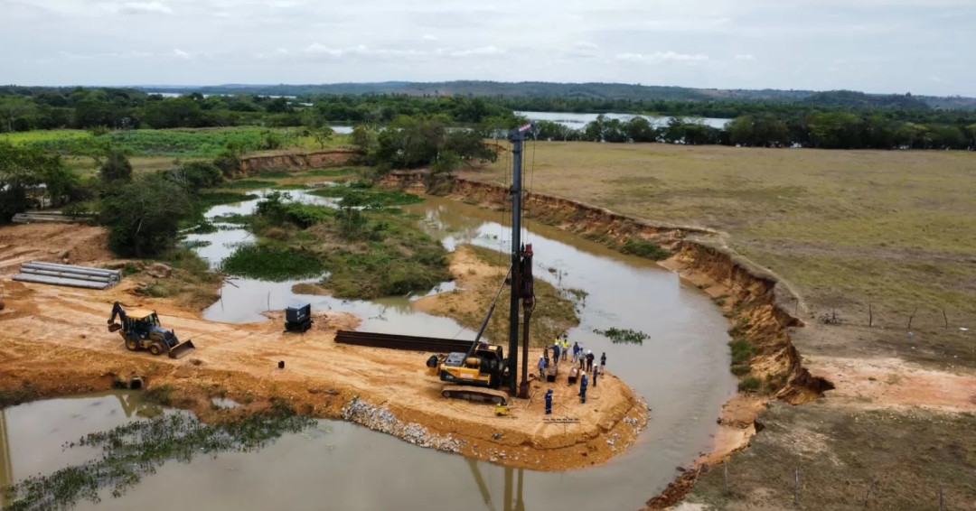 Prefeitura de Penedo constrói nova ponte na região do povoado Ponta Mofina