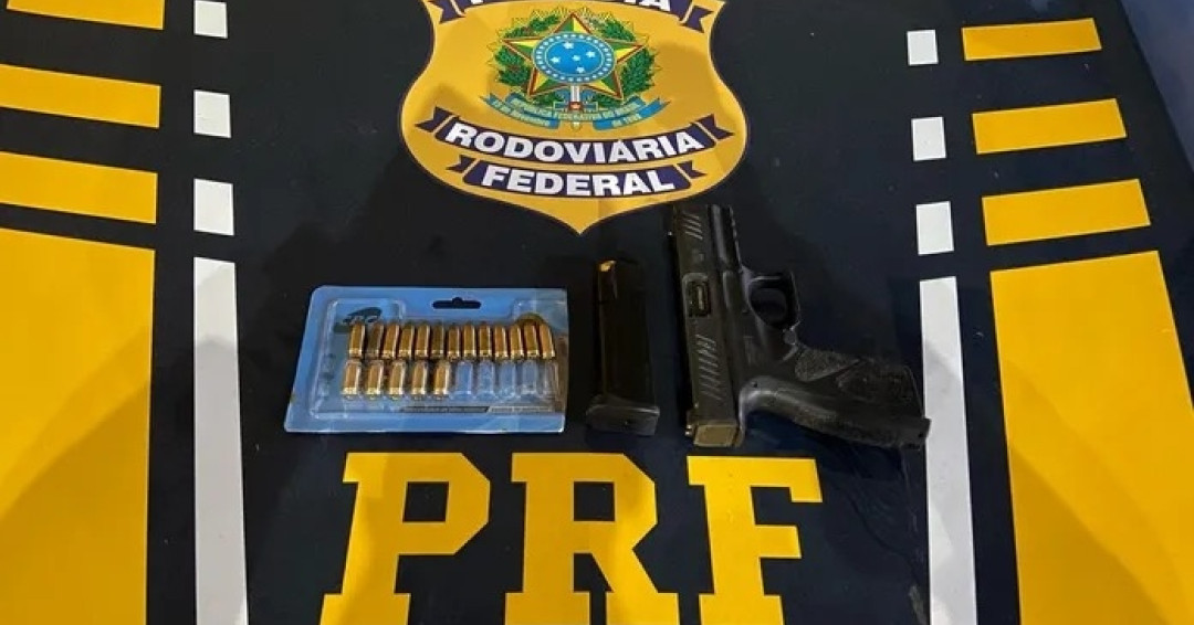 Homem é encaminhado à delegacia de Penedo após ser preso por receptação e porte ilegal de arma de fogo