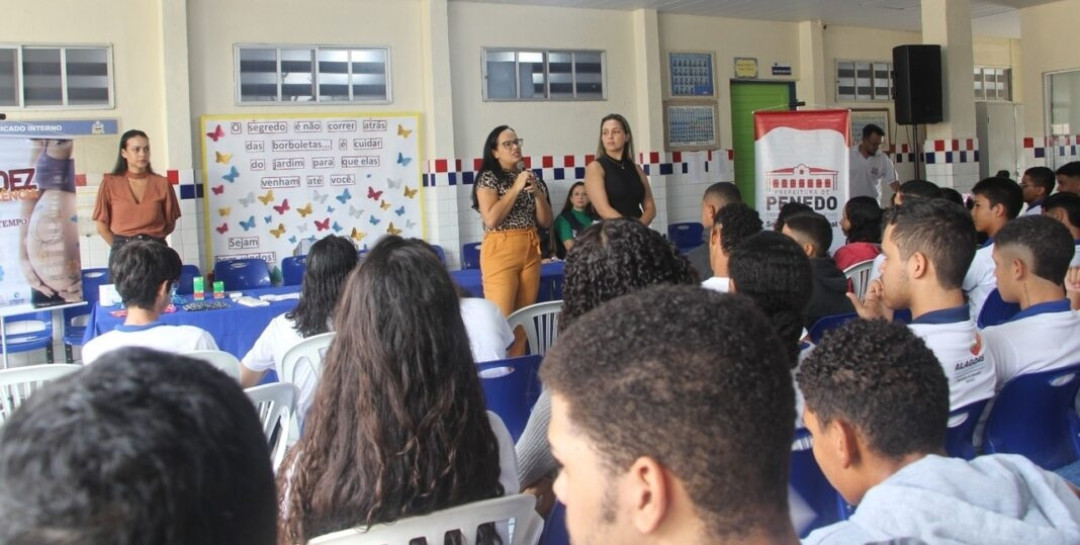 Semana da Prevenção da Gravidez na Adolescência começa em Penedo com palestras em escola