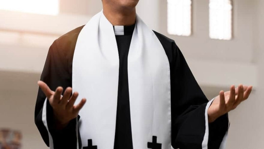 Fiel denuncia ameaça de padre de Penedo, que foi acusado de crime sexual, após crítica em grupo