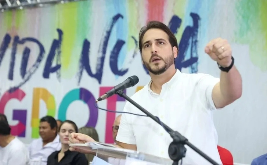 Câmara de Penedo homenageia Guilherme Lopes por atuação destacada na saúde do município