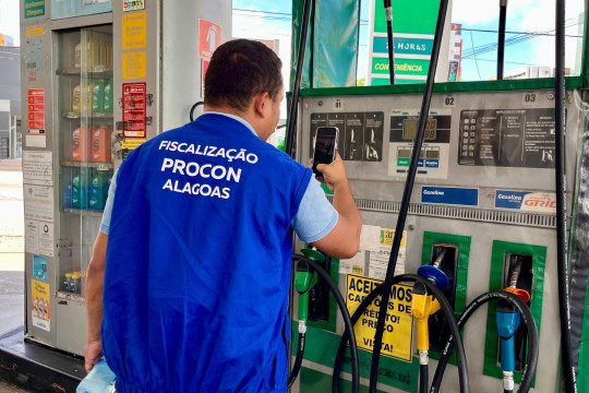 Consumidores de Penedo aguardam fiscalização do Procon em postos da cidade com gasolina mais cara da região
