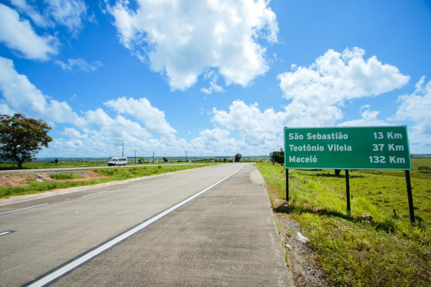 Parceria entre Ministério dos Transportes e Governo de Alagoas garante obras estruturantes no Estado