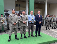 Delegado é homenageado em solenidade da PM por combate a roubos e furtos de veículos