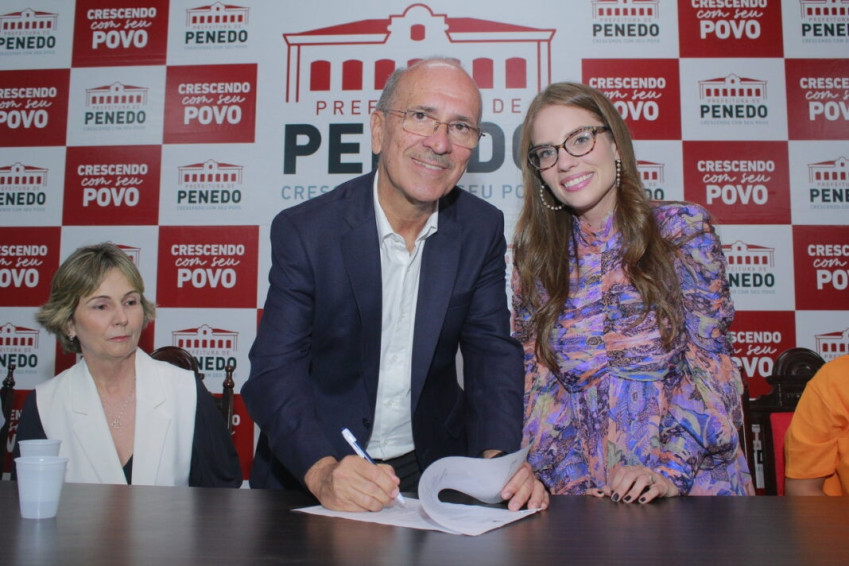 No mês da mulher, Ronaldo Lopes avança paridade de gênero no primeiro escalão da Prefeitura de Penedo