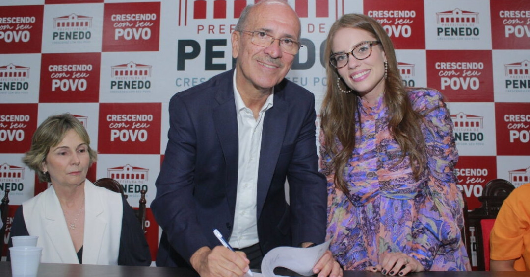 No mês da mulher, Ronaldo Lopes avança paridade de gênero no primeiro escalão da Prefeitura de Penedo