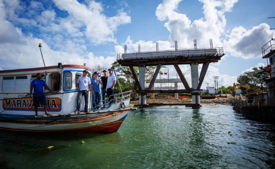 Ao lado de ministro, Paulo Dantas visita obras da ponte Penedo-Neópolis e autoriza construção de creches Cria