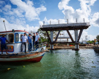 Ao lado de ministro, Paulo Dantas visita obras da ponte Penedo-Neópolis e autoriza construção de creches Cria