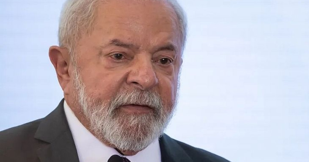 Presidente Lula tem pneumonia leve, cancela agenda e adia embarque para China