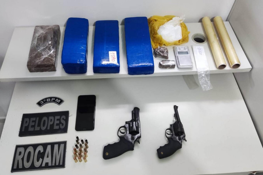 Polícia Militar cumpre mandados e apreende armas e drogas no interior