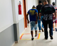 Acusado de matar homem com tiro e 28 facadas dentro de casa em Penedo é preso