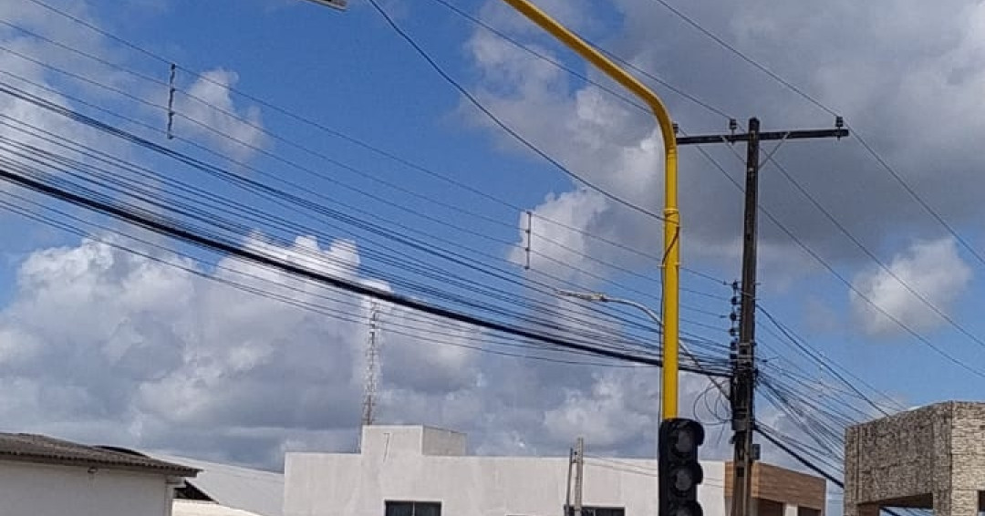 Prefeitura instala semáforos em Penedo e duas importantes vias passam a ser de mão única