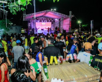 Artistas locais se apresentam na Praça 12 de Abril no aniversário de Penedo