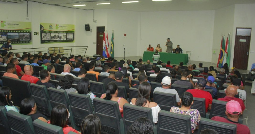 Polícia Militar orienta servidores da Semed Penedo sobre segurança nas escolas