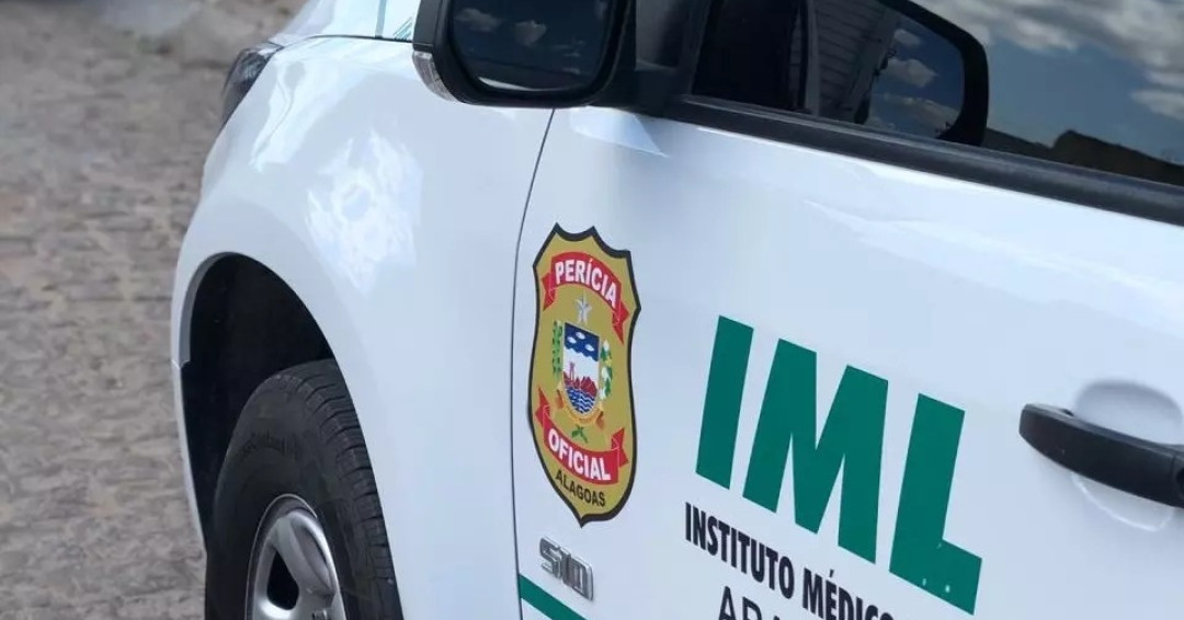 Ensanguentado, idoso de 61 anos é encontrado morto dentro de residência em Penedo