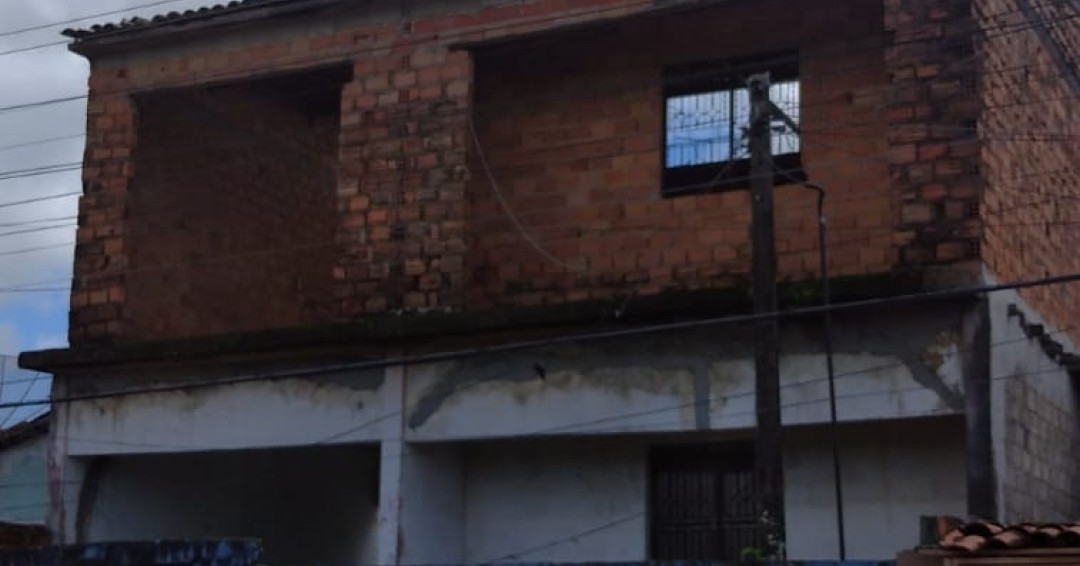Após denúncia de casa com risco de desabamento, Corpo de Bombeiros notifica defesa civil de Penedo