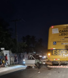 Colisão de carro com ônibus escolar de Penedo é registrada na Cerquinha das Laranjas