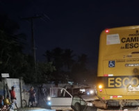 Colisão de carro com ônibus escolar de Penedo é registrada na Cerquinha das Laranjas