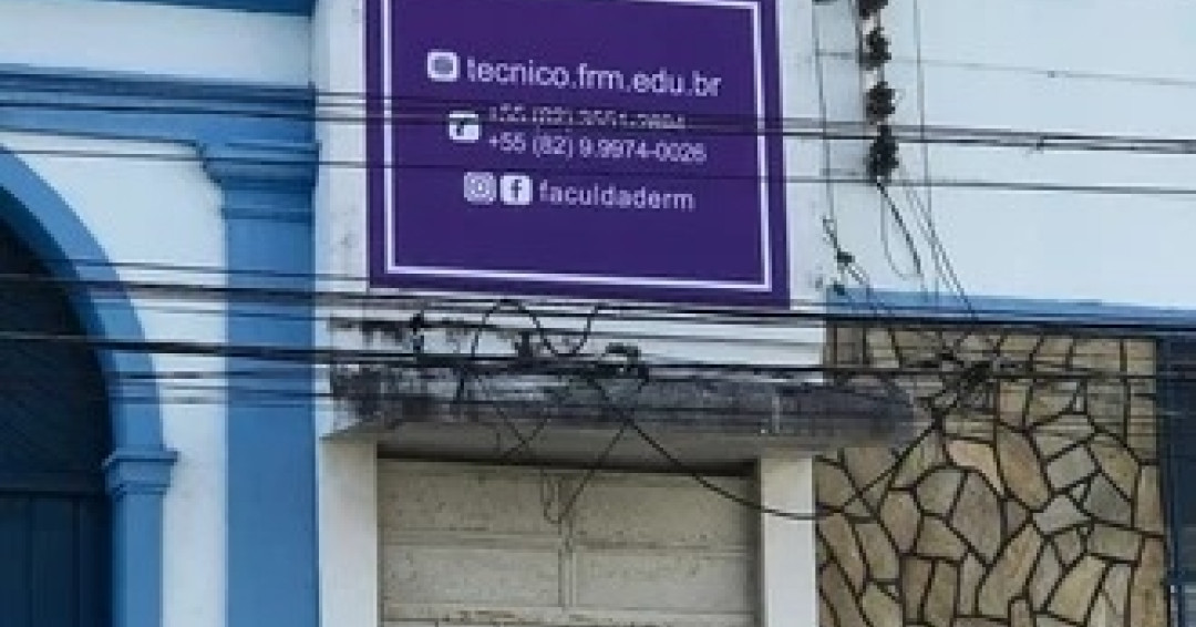 Homem invade prédio de faculdade e deixa rastro de destruição em Penedo