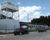 Homem embriagado desmaia em via pública e é atendido pelos bombeiros em Penedo