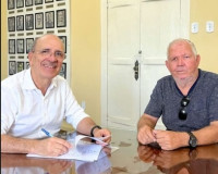 Prefeito Ronaldo Lopes assina convênio para fortalecer a Sociedade Musical Penedense