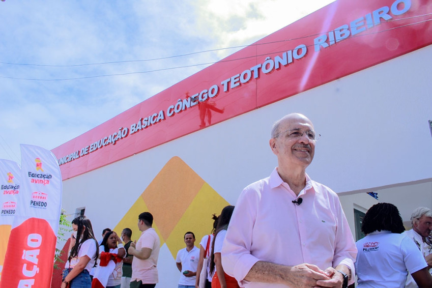 Mesmo com recesso, Ronaldo Lopes garante pagamento integral para professores contratados