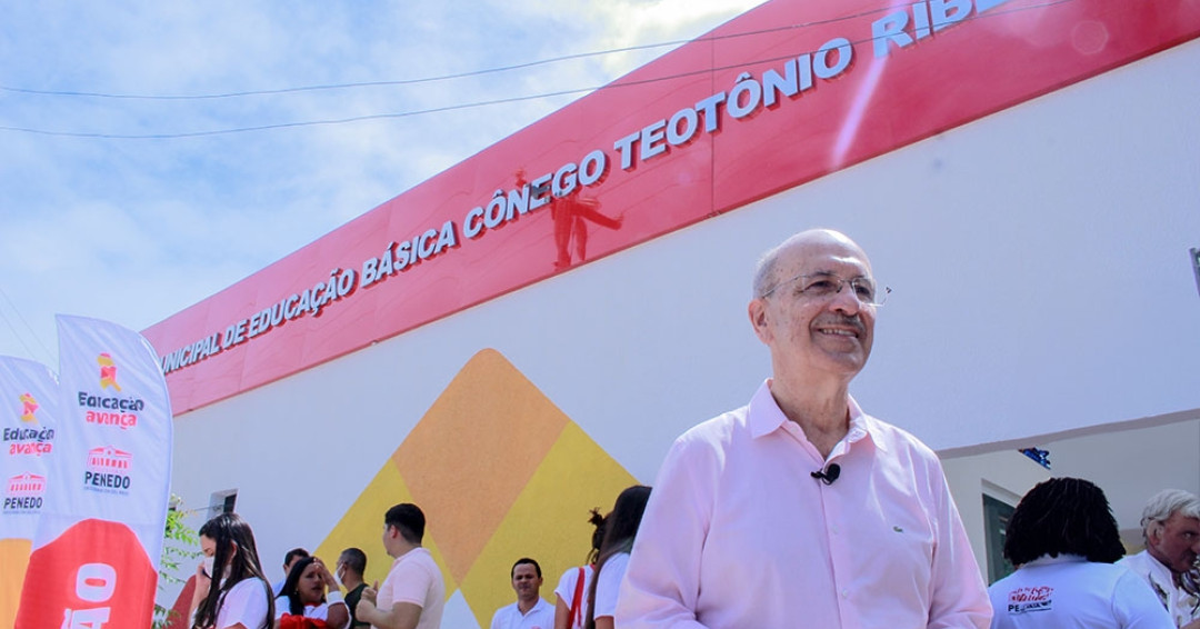 Mesmo com recesso, Ronaldo Lopes garante pagamento integral para professores contratados