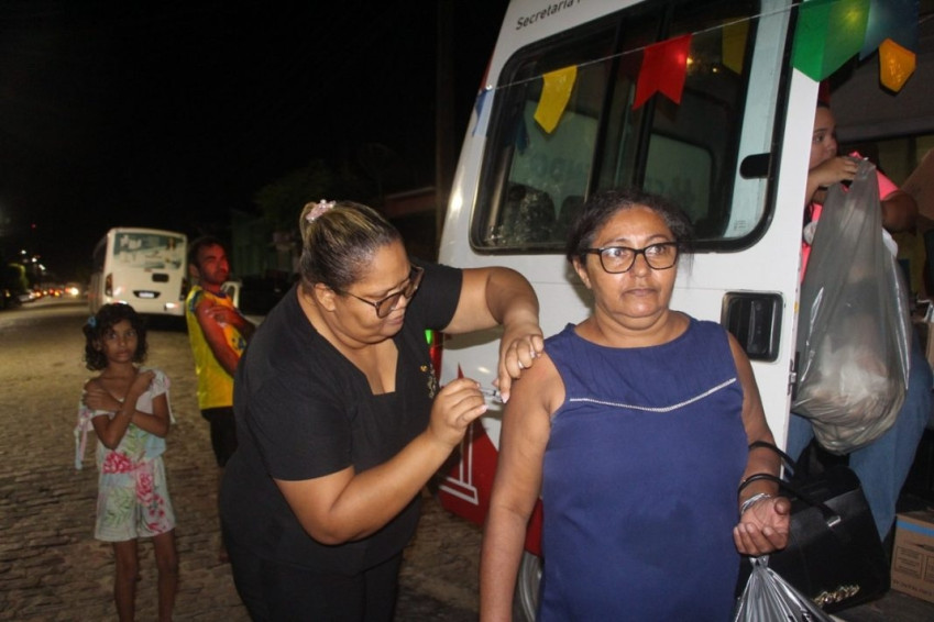 Ação Vacina no Braço, Pão na Mão imuniza cerca de 800 pessoas contra Influenza em Penedo