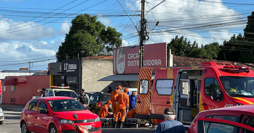 Queda de moto deixa uma vítima com escoriações na Cândido Toledo, em Penedo