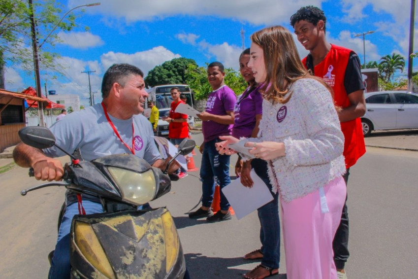 Prefeitura de Penedo realiza adesivaço sobre o Agosto Lilás